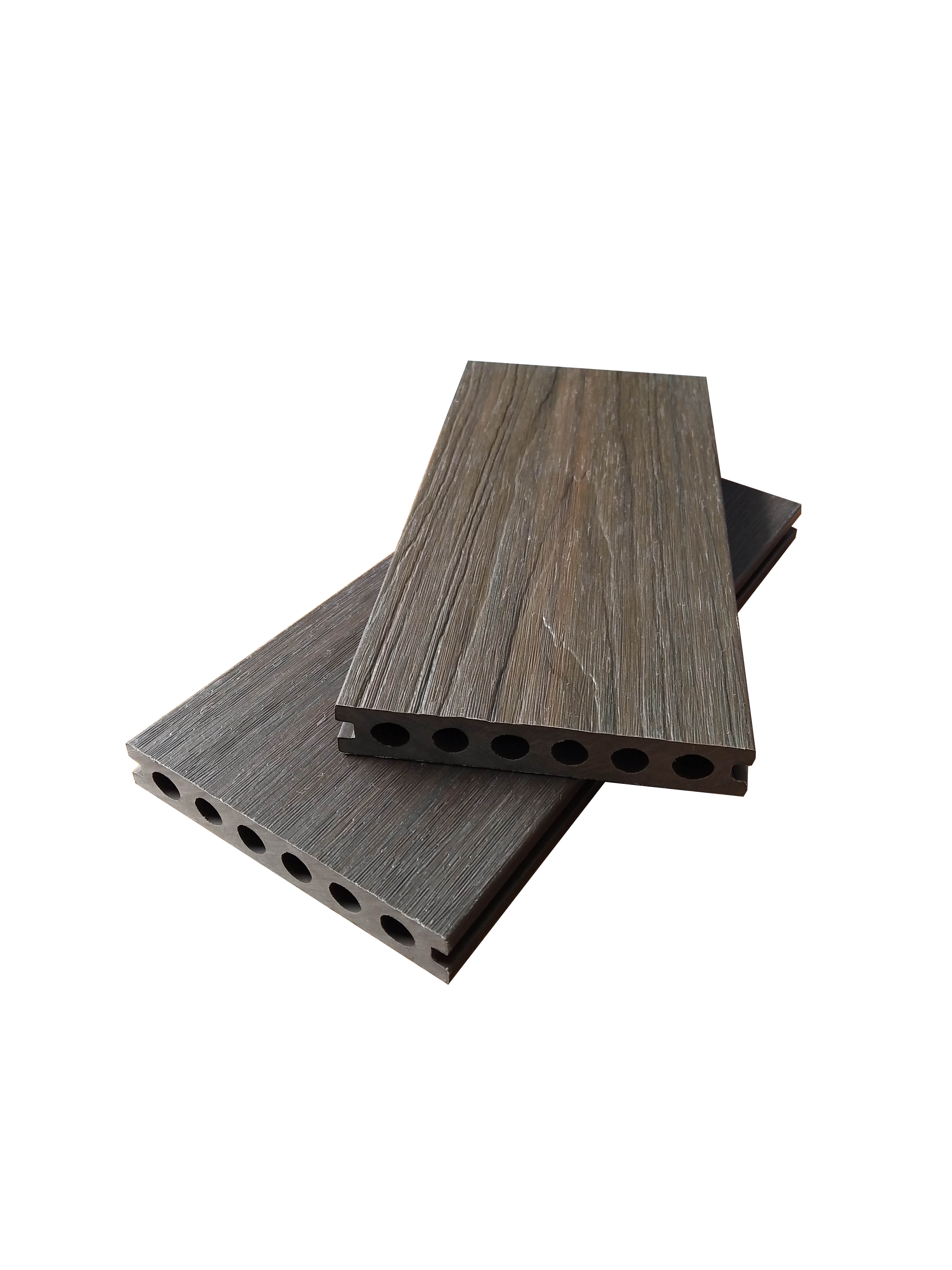 En relieve con una plataforma compuesta de WPC de grano de madera especial